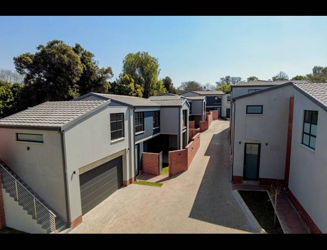 3 BEDROOM FREESTANDING FOR SALE IN LYNNWOOD